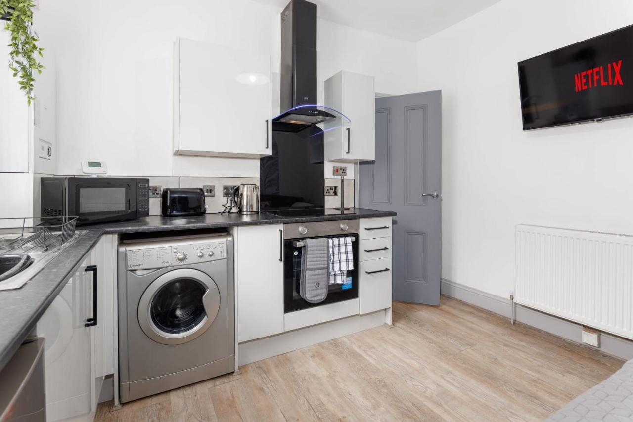 Newly Renovated Apartments In Liverpool - Extended Stay Bagian luar foto